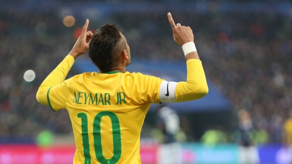 Neymar marca gol em vitória de virada do Brasil sobre a França, em Paris