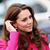 Kate Middleton repetiu o sobretudo cor-de-rosa da Mulberry em um evento de caridade que prestigiou ao lado do marido, o príncipe William, em Londres. A duquesa usou a mesma peça para visitar o Museu Memorial 11 de Setembro (NY), em dezembro