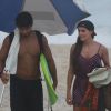 Deborah Secco vai à praia acompanhada do namorado, Hugo Moura, nesta sexta-feira, 27 de março de 2015, no Rio de Janeiro