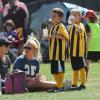 Britney Spears é flagrada com os filhos Jayden e Sean durante um jogo de futebol na California