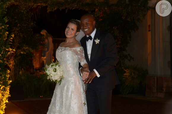 Fernanda Souza comemorou um mês de casamento com o cantor Thiaguinho, na última terça-feira, 24 de março de 2015