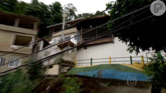 Camila mostra na reportagem do 'Fantástico' a casa onde morou na comunidade do Chapéu Mangueira quando tinha 16 anos