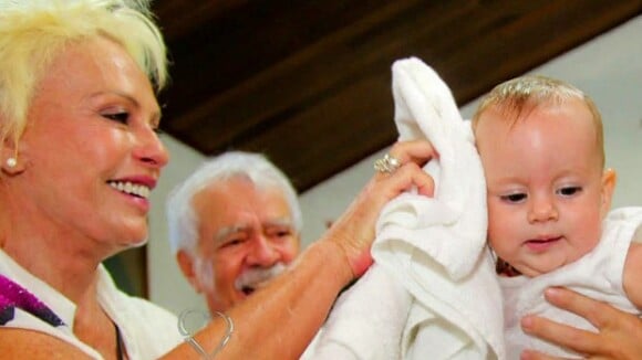 Ana Maria Braga mostra batizado da neta Maria no 'Mais Você': 'Vó é vó'