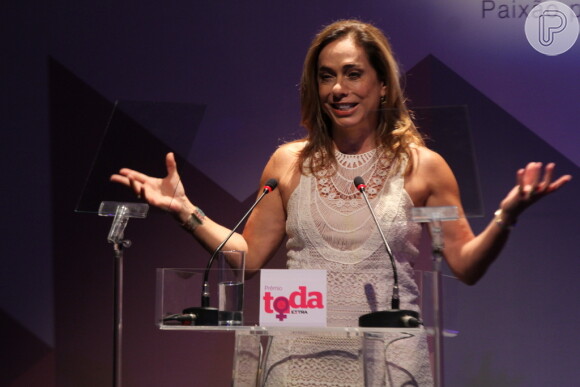Cissa Guimarães apresenta premiação no Rio