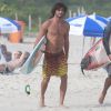 Marlon Teixeira, affair de Bruna Marquezine, mostra boa forma ao surfar no Rio de Janeiro