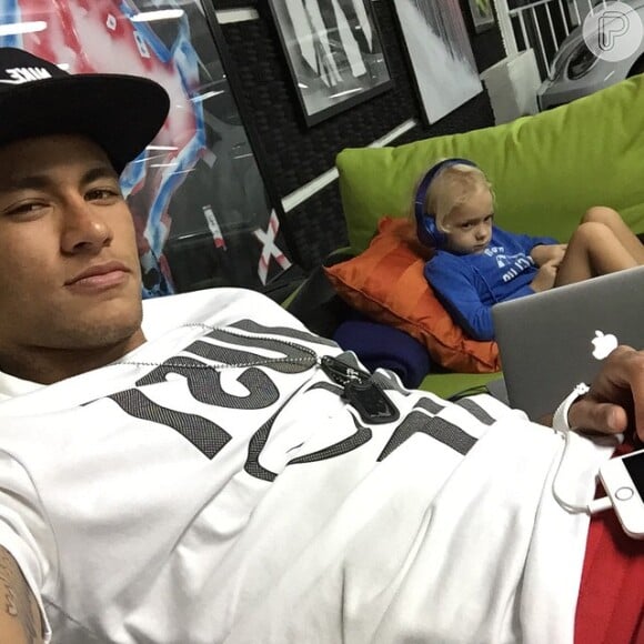 Neymar sempre compartilha os momentos que passa com o filho nas redes sociais