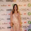 A atriz Letícia Colin escolheu um vestido nude para assistir ao 15° Prêmio Contigo!