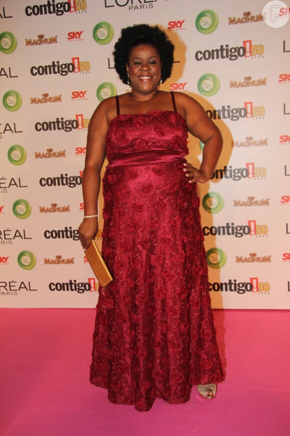 Cacau Protasio, a Zezé de 'Avenida Brasil', optou por um vestido bordado para assistir ao 15° prêmio Contigo!, no Copacabana Palace