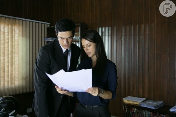 Paolla Oliveira e Mateus Solano se apaixonam no filme 'Em Nome da Lei'. Eles são a procuradora Alice e o juiz Vitor, envolvidos pelo sonho de justiça