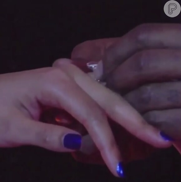 Beyoncé recebe o anel Jay-Z em casamento secreto