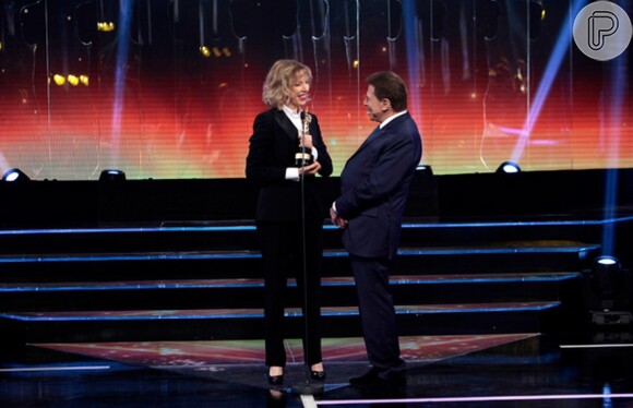 Marília Gabriela foi buscar seu Troféu Imprensa pelo 'De Frente com Gabi', eleito Melhor Programa de Entrevistas de 2013
