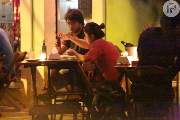 Humberto Carrão e Chandelly Braz foram vistos jantando em um restaurante no Jardim Botânico, no Rio