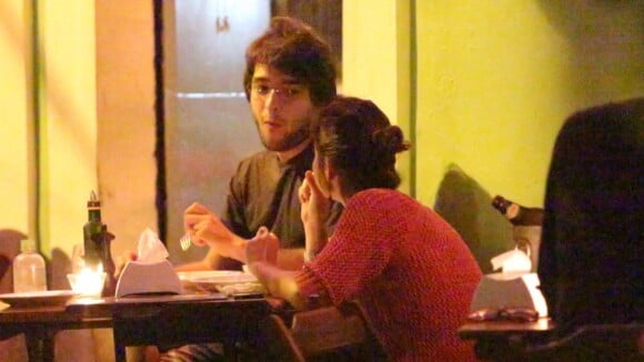 Humberto Carrão e a namorada, Chandelly Braz, jantam em restaurante do Rio