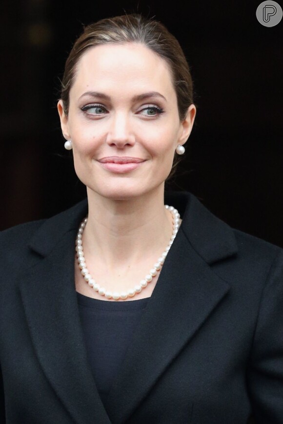 Angelina Jolie possui um gene defeituoso que aumenta as chances de uma mulher desenvolver certos tipos de câncer