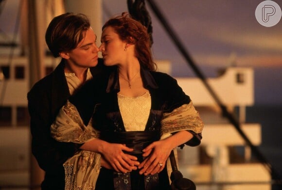 Nos cinemas, Jack (Leonardo di Caprio) e Rose (Kate Winslet) se beijaram numa das cenas mais emblemáticas de 'Titanic' (1998)