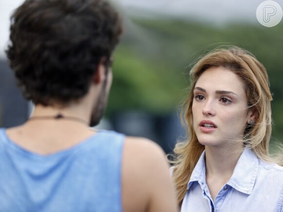 Júlia vai até Fernando de Noronha e conta para Pedro que ela não é sua irmã, na novela 'Sete Vidas'