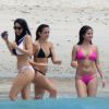 Selena Gomez brincou com amigas durante viagem a Puerto Vallarta, no México