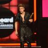 Justin Bieber foi vaiado ao receber o Milestone Award, no Billboard Music Awards 2013. O cantor também recebeu o prêmio na categoria Melhor Cantor Masculino