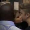 Na noite do dia 19 de maio de 2013, Justin Bieber e Selena Gomez só se cumprimentaram com um beijo no rosto nos bastidores do Billboard Musci Awards 2013