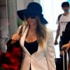 Danielle Winits foi vista abatida em aeroporto do Rio de Janeiro dias depois de anunciar seu término com Amaury Nunes