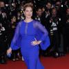 A atriz francesa Vahina Giocante decidiu usar transparência no generoso decote