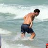 Flávio Canto se refrescou do calor com um banho de mar naa praia do Leblon, no Rio de Janeiro