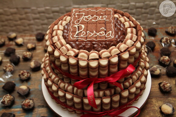 Josie Pessôa comemora aniversário com famosos em restaurante no Rio