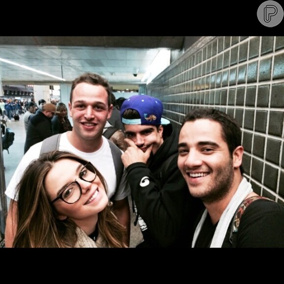 Caio Castro e Giovanna Lancellotti viajaram junto com um grupo de amigos para o Chile em junho de 2014