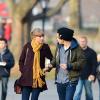 Taylor Swift e Harry Styles conversam em tarde de passeio