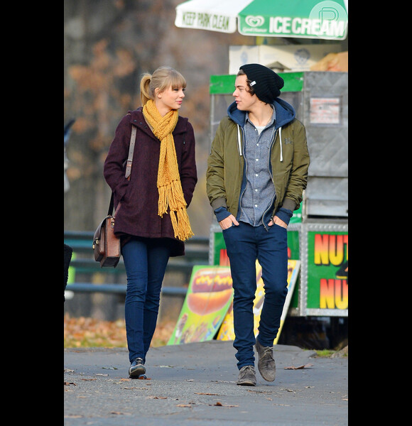Taylor Swift e Harry Styles trocam olhares