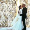 Kim Kardashian usou um mimo exclusivo da grife Givenchy no dia de seu casamento com Kanye West, em 25 de maio de 2014. O diretor criativo da marca, Riccardo Tisci, confeccionou um vestido de noiva rendado com leve transparência. Nos cabelos, a socialite prendeu um véu em seda