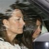 Mãe e irmã de Kate Middleton chegam para visitar a nova princesa