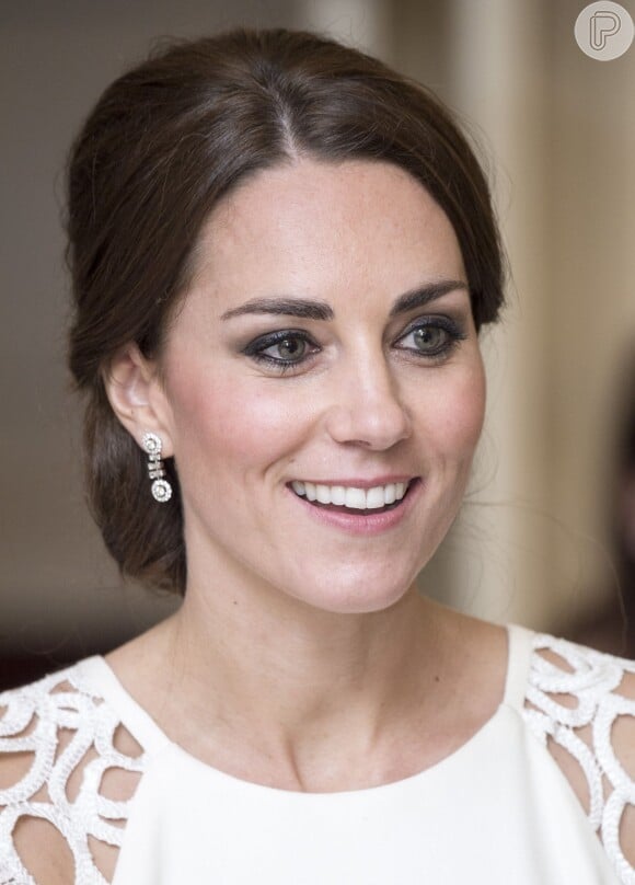 William viu em Kate Middleton a possibilidade de ter uma família normal. Casal foi passar temporada na residência de campo, na Inglaterra