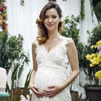 Fim de 'Alto Astral': Laura se casa com Caíque com barrigão de grávida. Fotos!