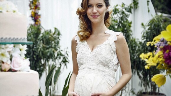 Fim de 'Alto Astral': Laura se casa com Caíque com barrigão de grávida. Fotos!
