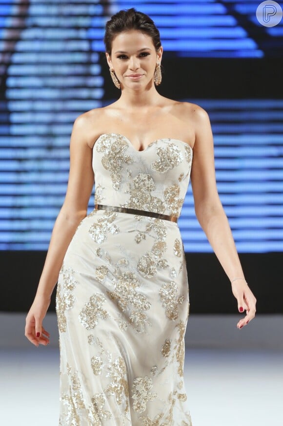 Bruna Marquezine foi a grande estrela do Luxo de Festa, evento de moda que acontece em Brasília, neste sábado, 25 de maio de 2013