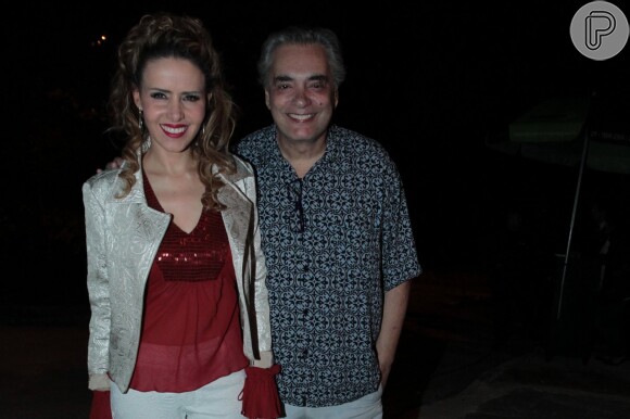 Leona Cavalli e José Rubens Chachá vão à festa da novela 'I Love Paraisópolis' na casa do diretor Wolf Maya, no Rio