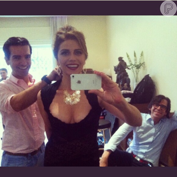 Giovanna Antonelli publica foto exibindo decote generoso em campanha para grife de joias, em 27 de maio de 2013