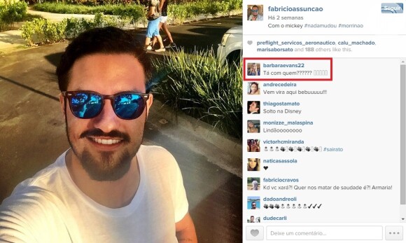 Há duas semanas, Fabrício tirou uma selfie, e Bárbara Evans perguntou: 'Tá com quem??????'