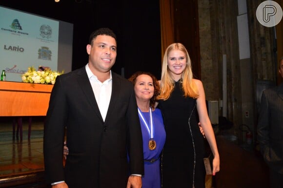 A mãe de Ronaldo recebeu a medalha Chiquinha Gonzaga pelos serviços sociais prestados a jovens, crianças e adolescentes no Estado do Rio de Janeiro