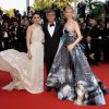 O romance lésbico 'Carol', protagonizado por Cate Blanchett e Rooney Mara, que posaram ao lado do diretor Todd Haynes, atraiu muitos famosos ao red carpet de Cannes neste domingo, 17 de maio de 2015
