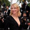 Cate Blanchett prestigia première do filme 'Sicario' no 7º dia do Festival de Cannes e aposta em vestido preto longo decotado, da grife Armani Privé