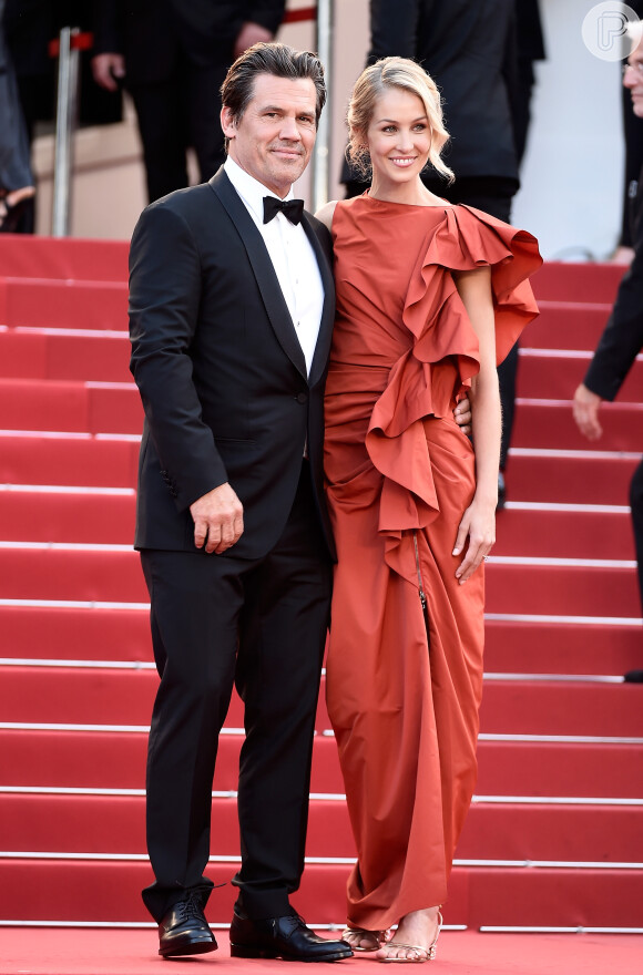 Josh Brolin e a modelo Kathryn Boyd na première do filme 'Sicario', no Festival de Cannes 2015