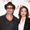 Brad Pitt e Angelina Jolie, casados desde 2014, se conheceram quando filmaram 'Sr. e Sra. Smith' em 2005, e engataram o romance do filme. O ator, na época casado com Jennifer Aniston, terminou o romance 