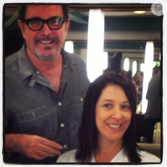 Claudia Raia muda o visual e corta as madeixas com o hair stylist Wanderley Nunes
