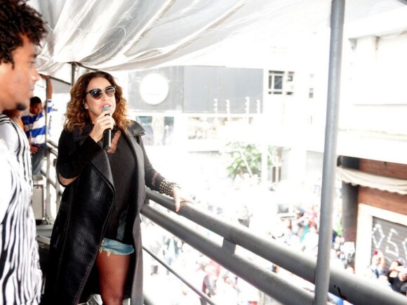 Daniela Mercury levantou o público na Parada Gay em São Paulo cantando 'Qualquer Maneira de Amor Vale a Pena'