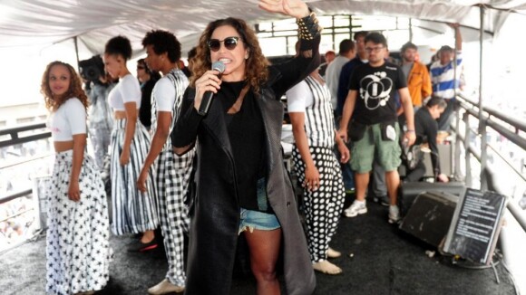 Daniela Mercury agita Parada Gay em São Paulo na companhia de Malu Verçosa