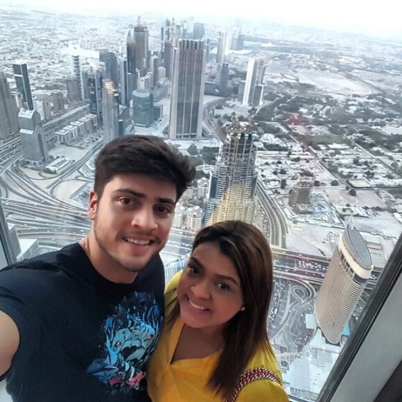 Preta Gil e Rodrigo Godoy visitaram o maior prédio do mundo, o Burj Khalifa, nos Emirados Árabes. Arranha-céu tem 828 metros de altura