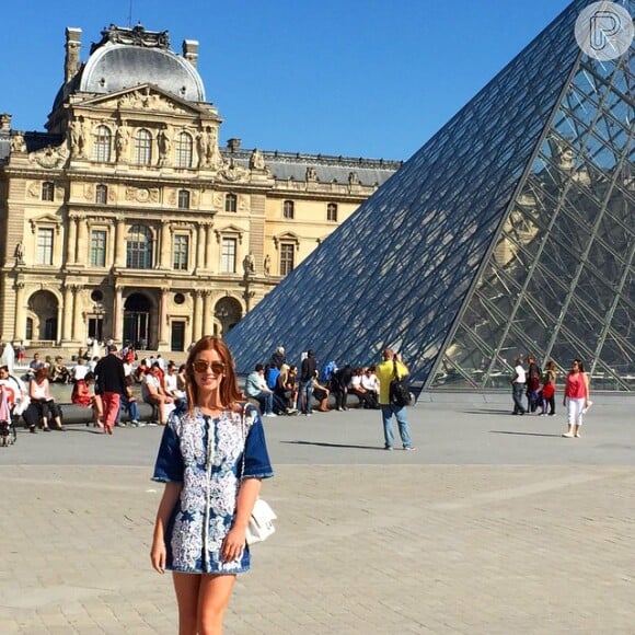 Durante visita a Paris, na França, Marina Ruy Barbosa escolheu look de Patricia Bonaldi