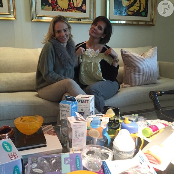 Deborah Secco encontrou a concierge de maternidade Marina Xandó nesta terça-feira, 2 de junho de 2015, para fazer o enxoval de sua filha, Maria Flor